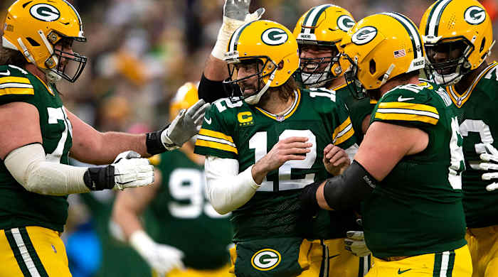 aaron-rodgers-return-packers-teammates-celebrate